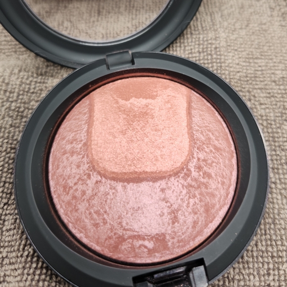MAC Mineralize Skinfinish - Picture 2 of 4